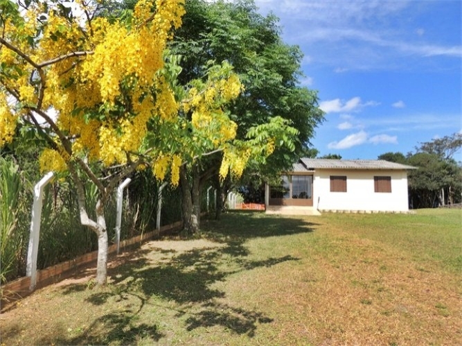 Casa à venda com 2 quartos, 100m² - Foto 2