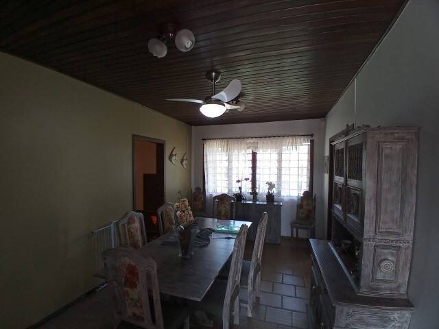 Casa à venda com 5 quartos, 210m² - Foto 12