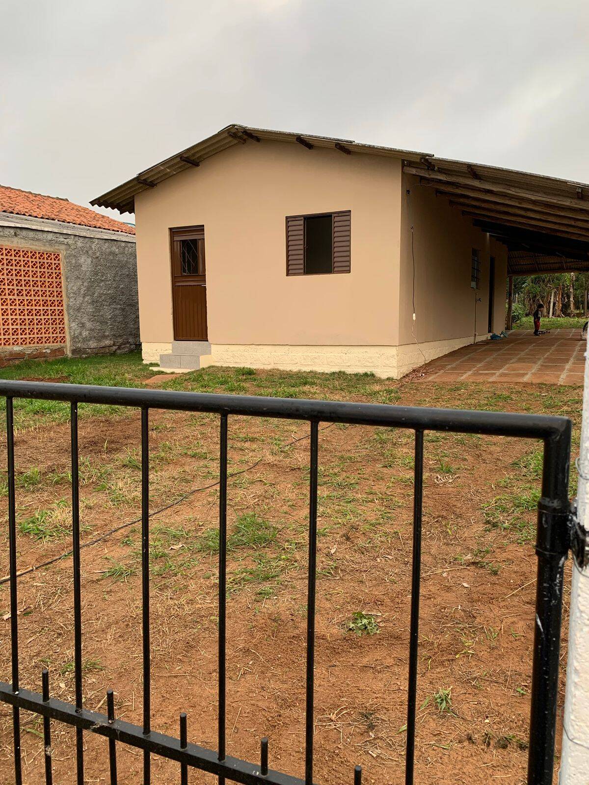 Casa à venda com 2 quartos, 100m² - Foto 1