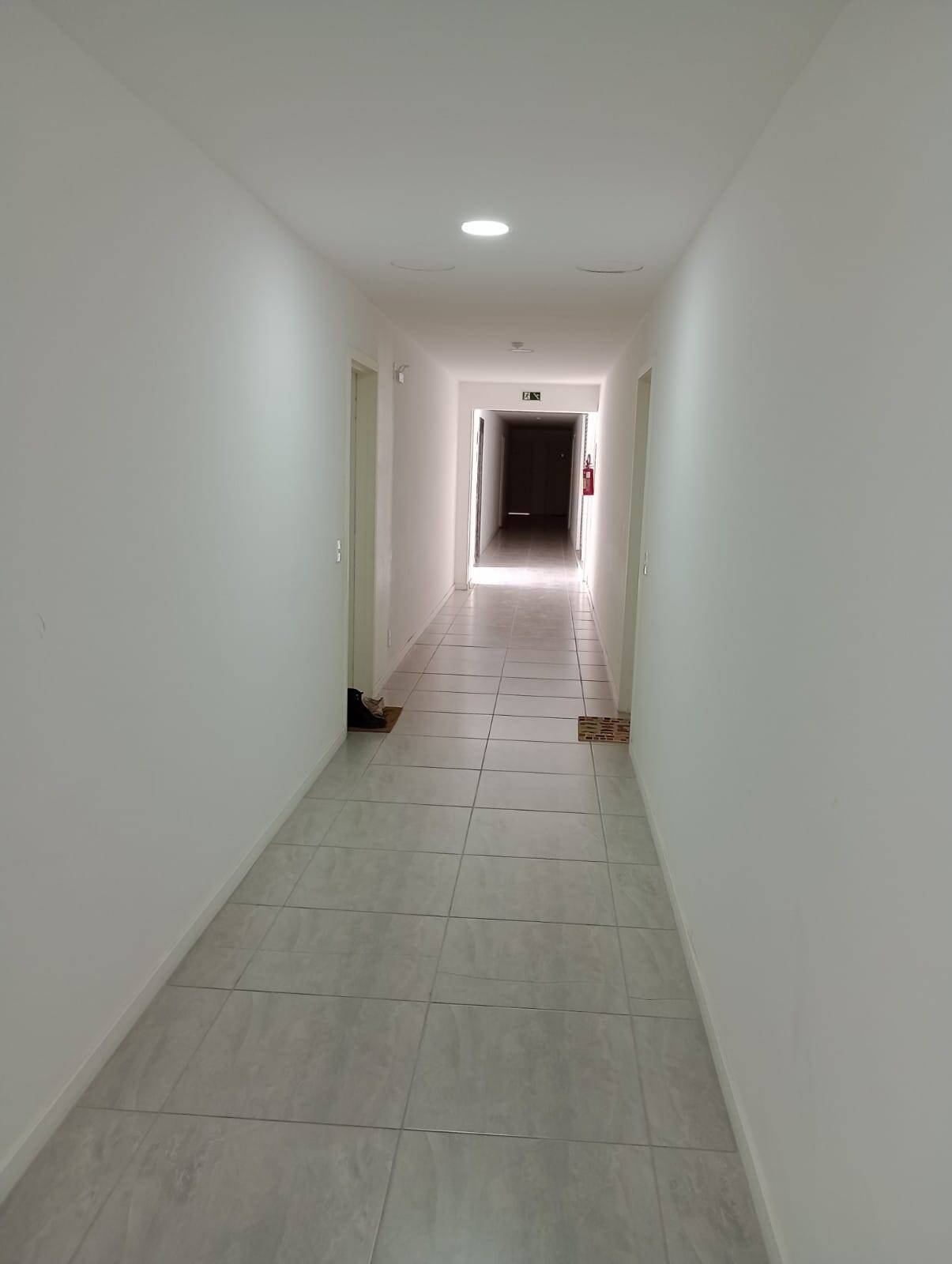 Apartamento à venda com 2 quartos, 70m² - Foto 9