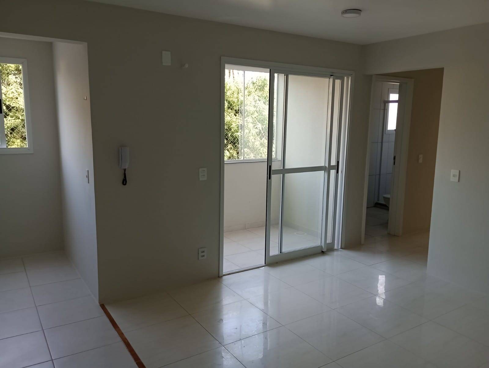 Apartamento à venda com 2 quartos, 70m² - Foto 2