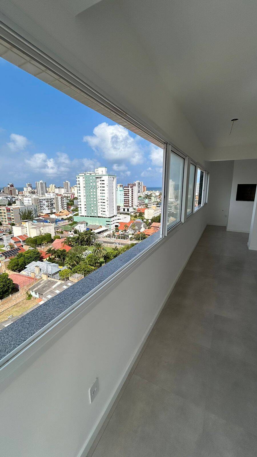 Apartamento à venda com 3 quartos, 115m² - Foto 2